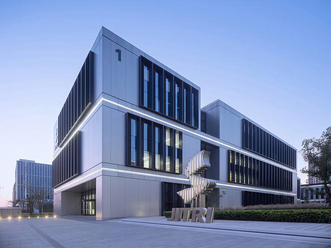 鋁型材在輕質建筑材料制造中的應用與優勢